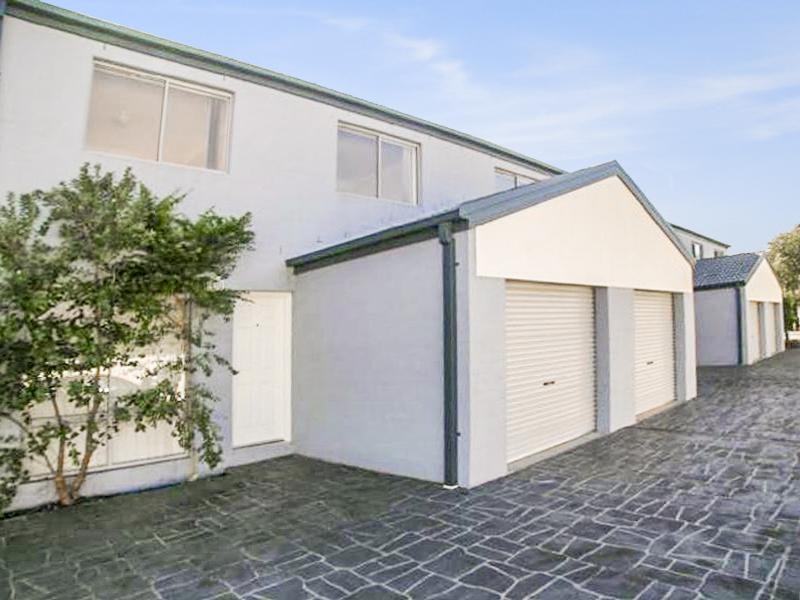 4/27 Aurora Place, Bateau Bay nsw 2261-1