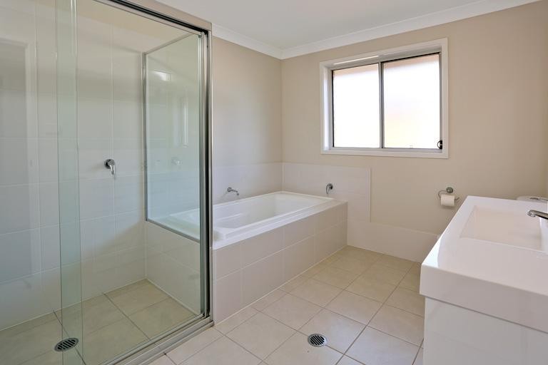 40 Championship Drive, Wyong  nsw  2259-2