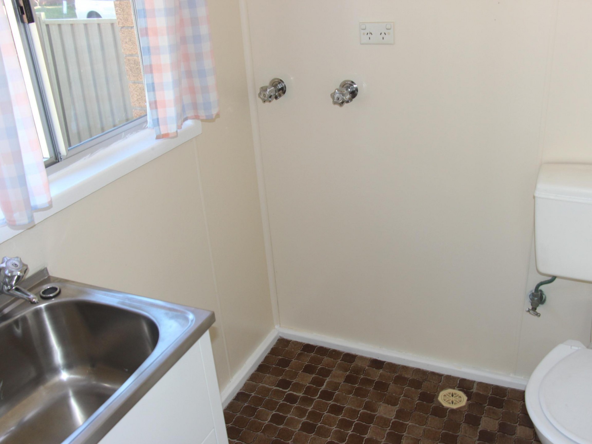 109 Eastern Road, Bateau Bay  nsw  2261-2