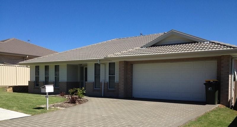 33 Kuttabul Road, Wadalba  nsw  2259-1