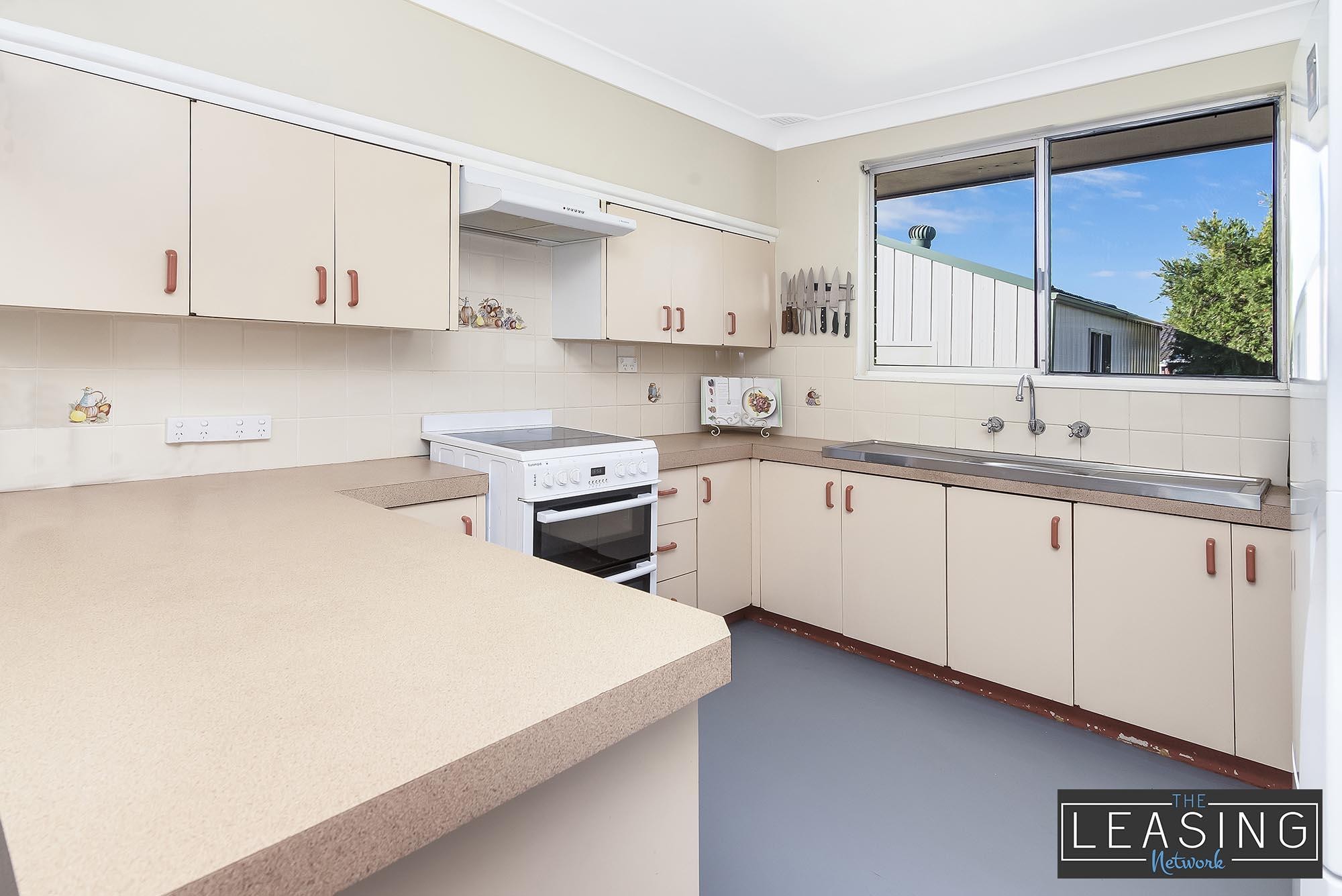 27 Balmoral Drive, Gorokan nsw 2263-2