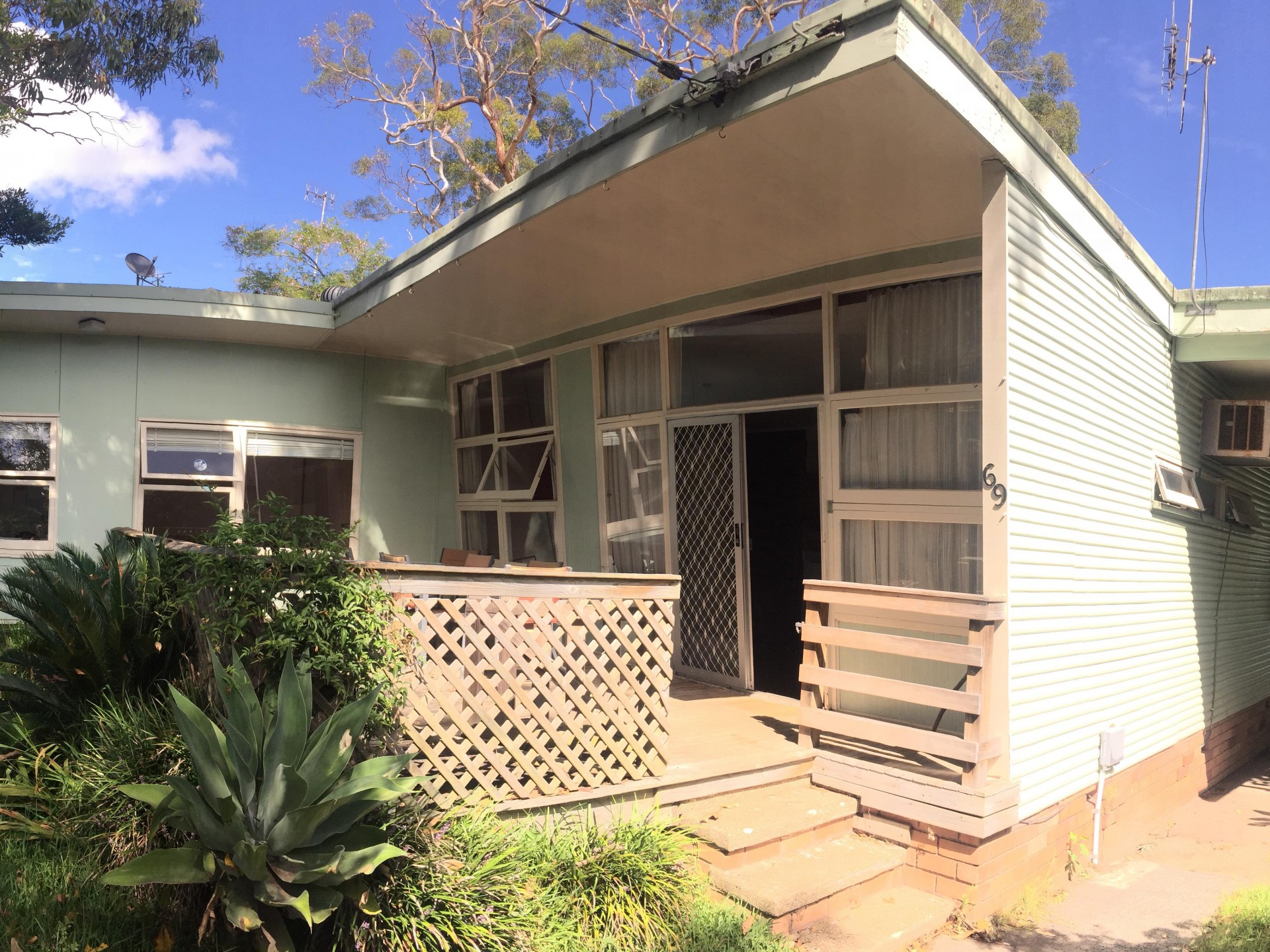 69 Lakin Street, Bateau Bay nsw 2261-1