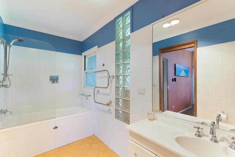 69 Lakin Street, Bateau Bay nsw 2261-2