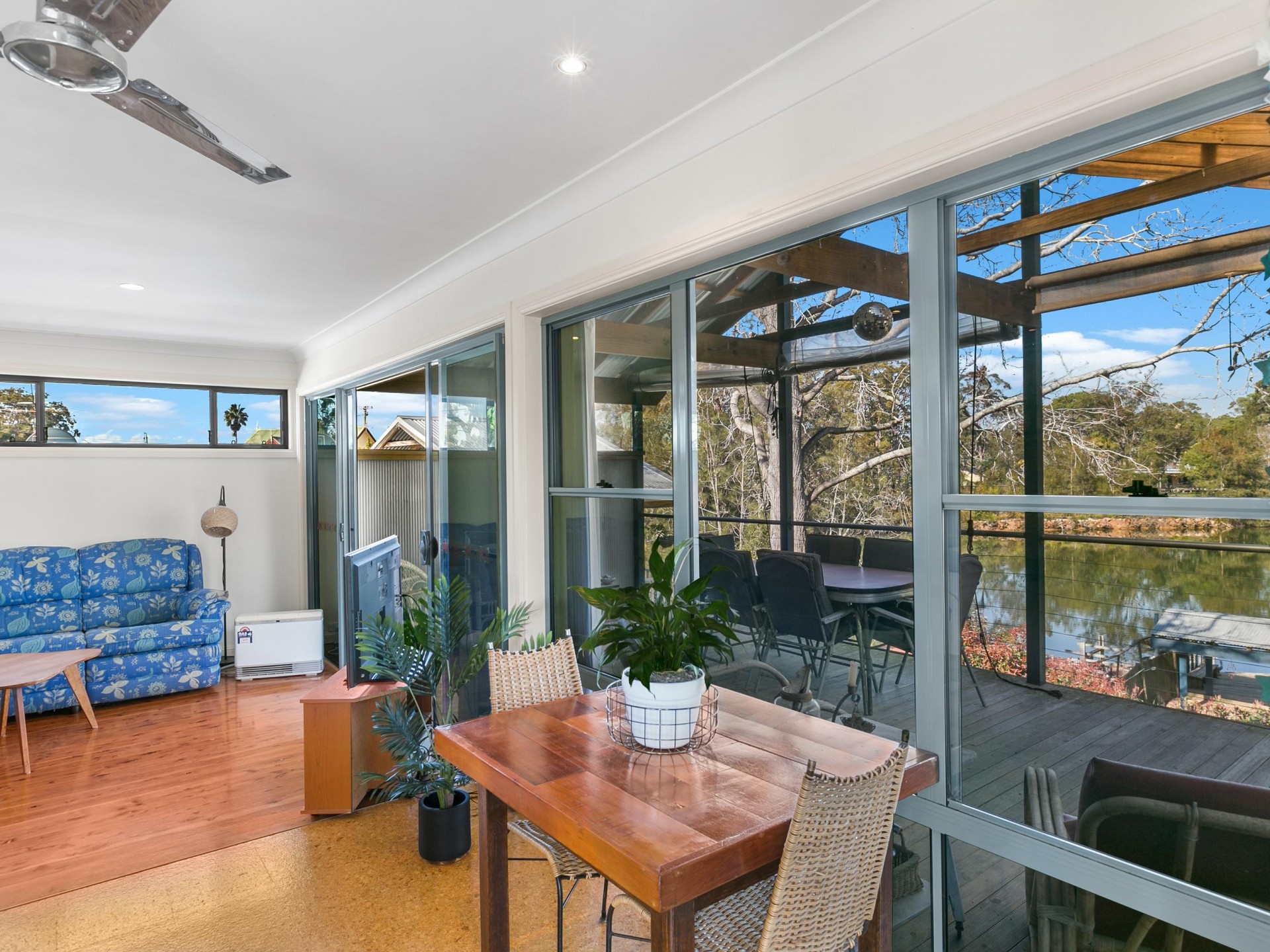 14 McKellar Boulevard, Blue Haven nsw 2262-2