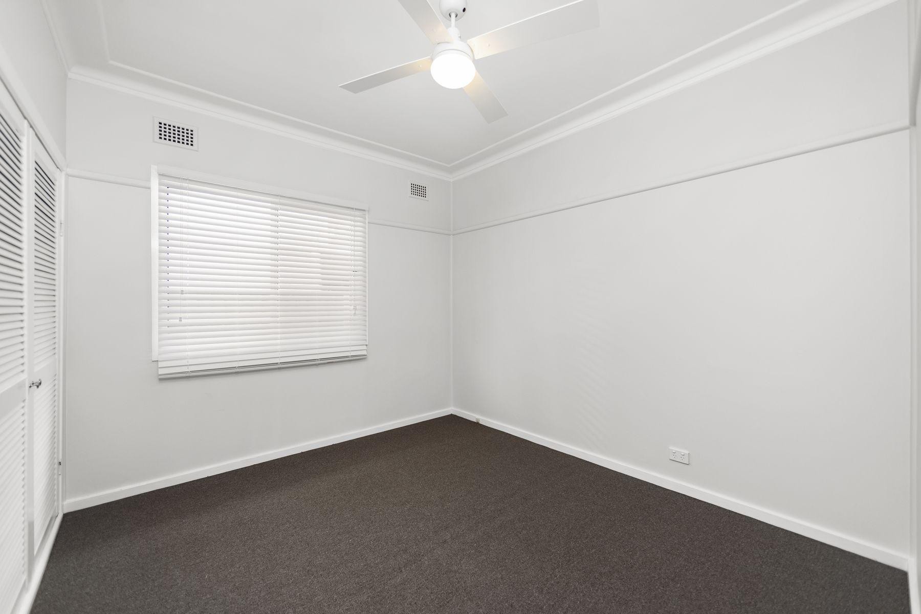 20 Wyreema Avenue, Charmhaven nsw 2263-2