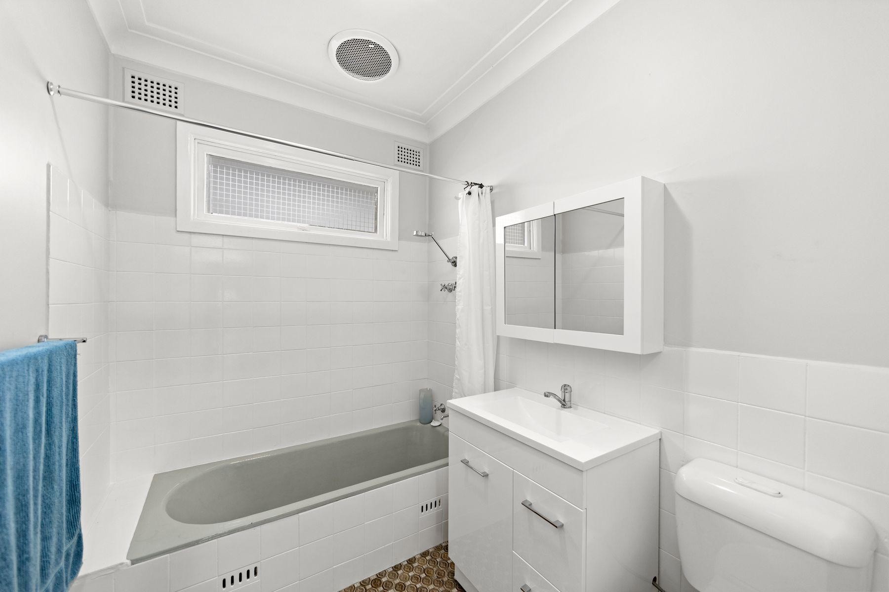 20 Wyreema Avenue, Charmhaven nsw 2263-2