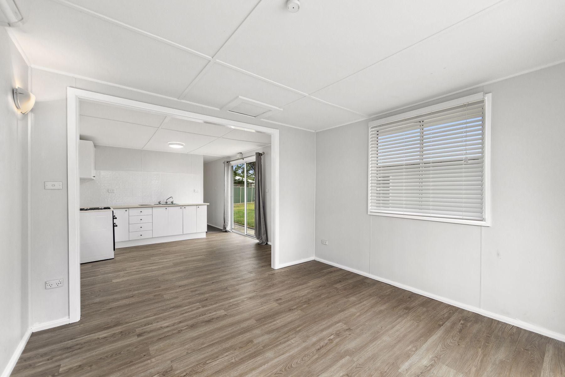 20 Wyreema Avenue, Charmhaven nsw 2263-2