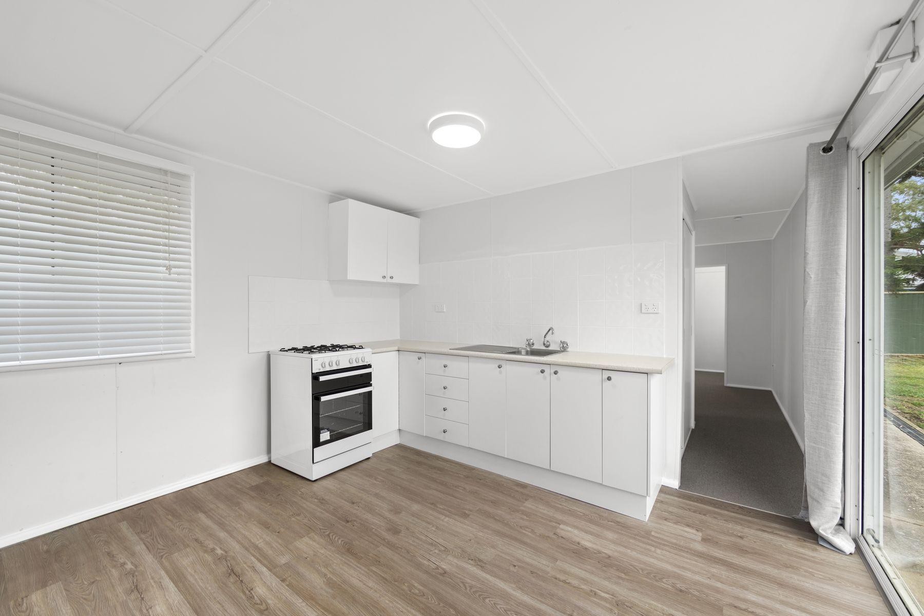 20 Wyreema Avenue, Charmhaven nsw 2263-2